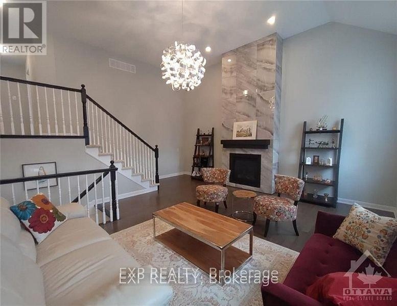 












43 SWEET PEA WAY

,
Ottawa,




Ontario
K2T0P2

