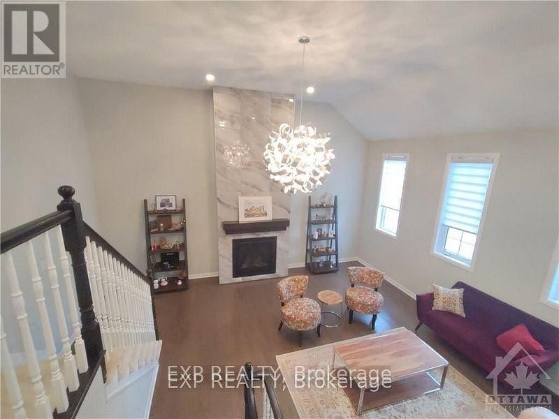 












43 SWEET PEA WAY

,
Ottawa,




Ontario
K2T0P2

