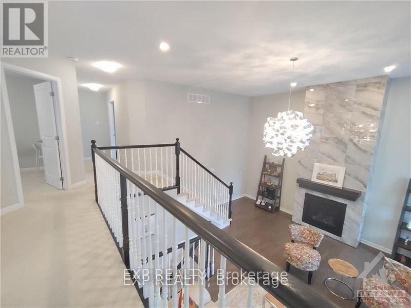 












43 SWEET PEA WAY

,
Ottawa,




Ontario
K2T0P2

