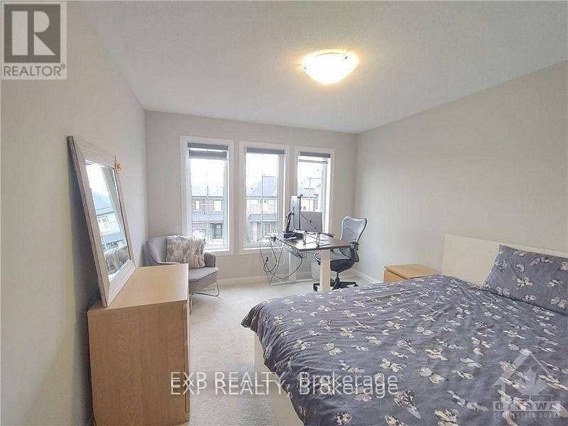












43 SWEET PEA WAY

,
Ottawa,




Ontario
K2T0P2

