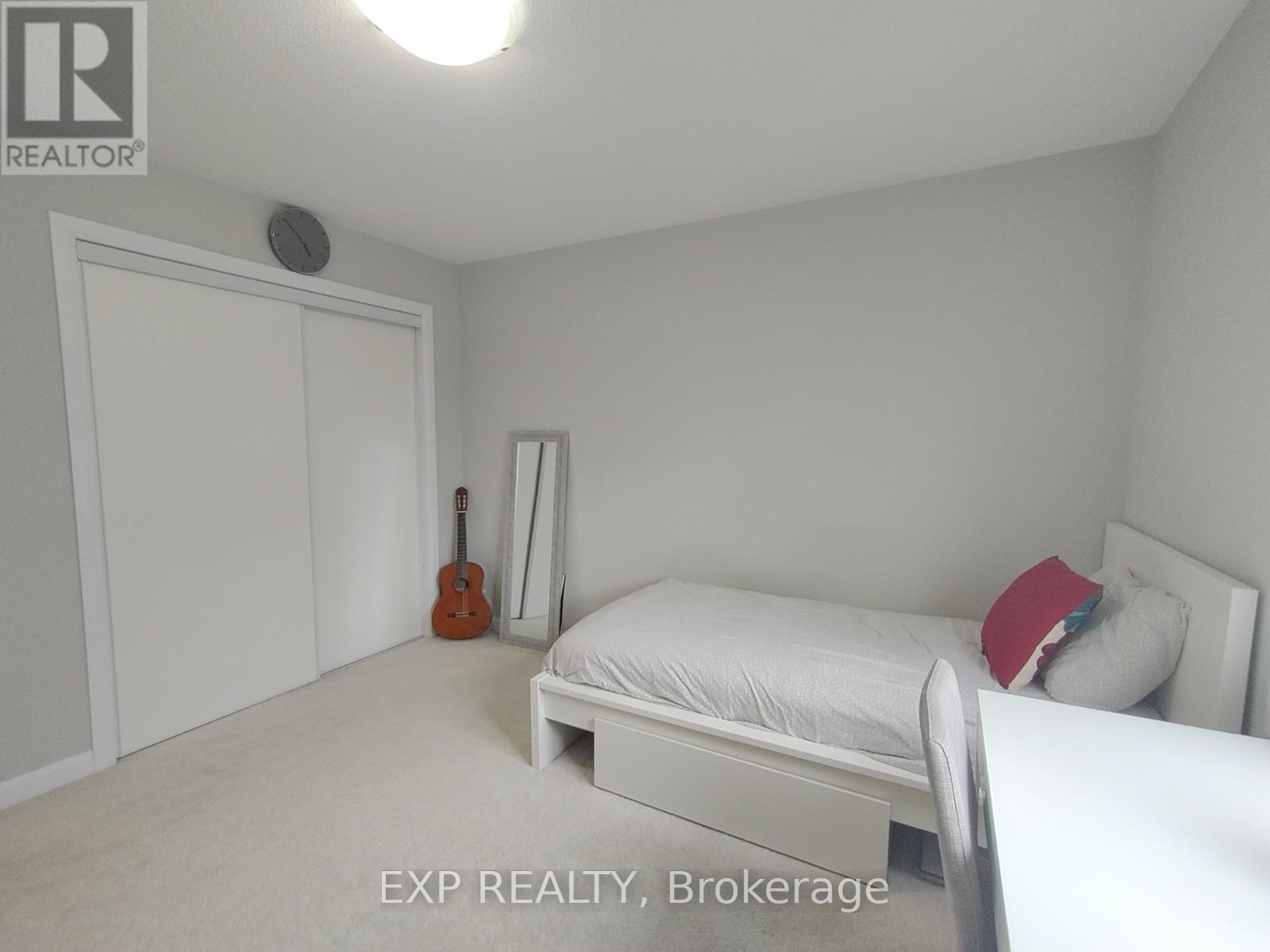 












43 SWEET PEA WAY

,
Ottawa,




Ontario
K2T0P2


