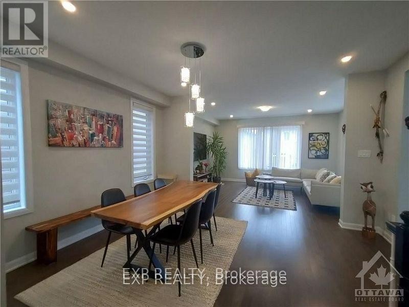 












43 SWEET PEA WAY

,
Ottawa,




Ontario
K2T0P2

