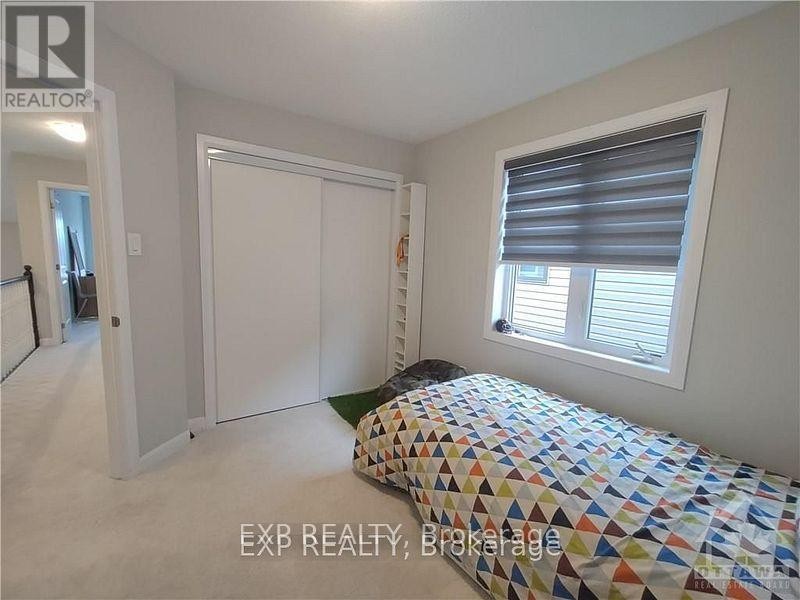 












43 SWEET PEA WAY

,
Ottawa,




Ontario
K2T0P2

