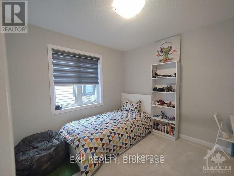 












43 SWEET PEA WAY

,
Ottawa,




Ontario
K2T0P2

