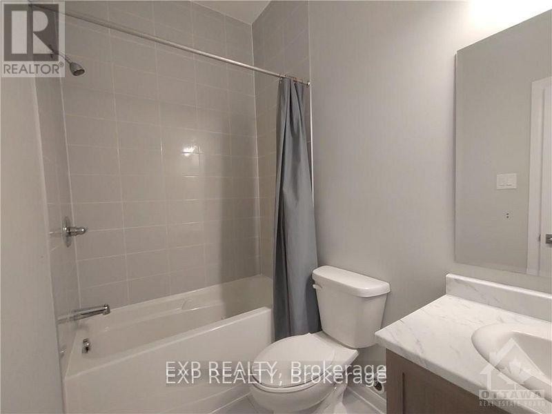 












43 SWEET PEA WAY

,
Ottawa,




Ontario
K2T0P2

