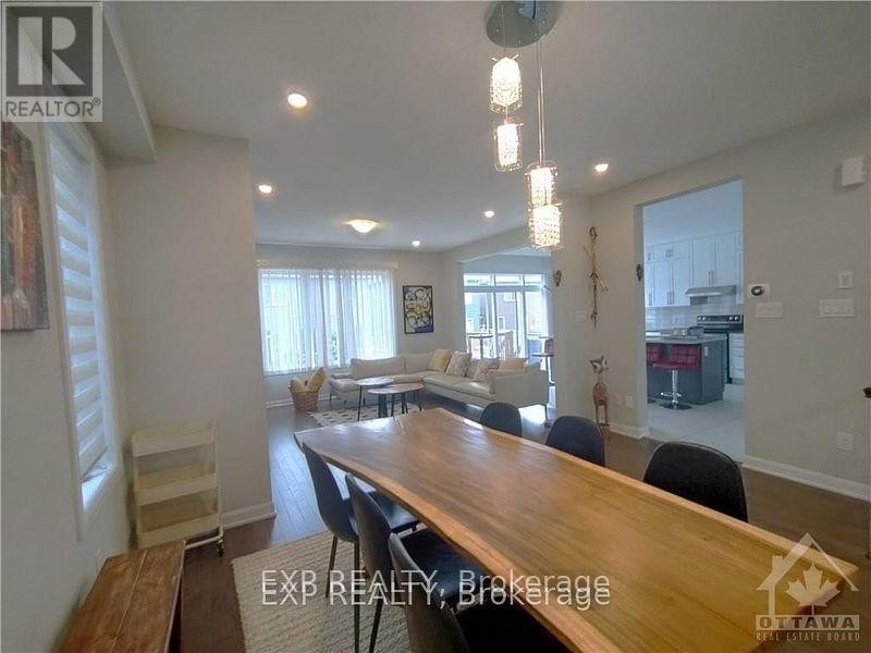 












43 SWEET PEA WAY

,
Ottawa,




Ontario
K2T0P2

