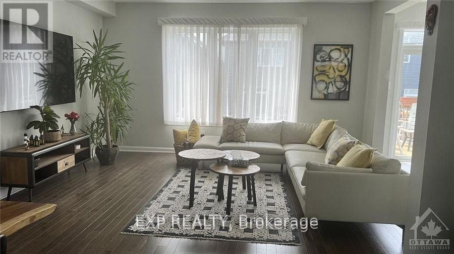 












43 SWEET PEA WAY

,
Ottawa,




Ontario
K2T0P2

