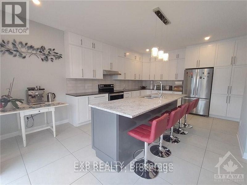












43 SWEET PEA WAY

,
Ottawa,




Ontario
K2T0P2

