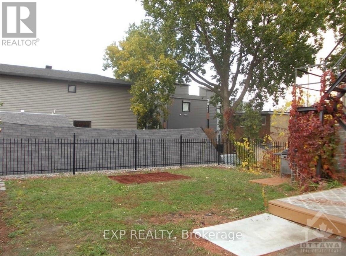 












23 LOWREY STREET

,
Ottawa,




Ontario
K1Y2S5

