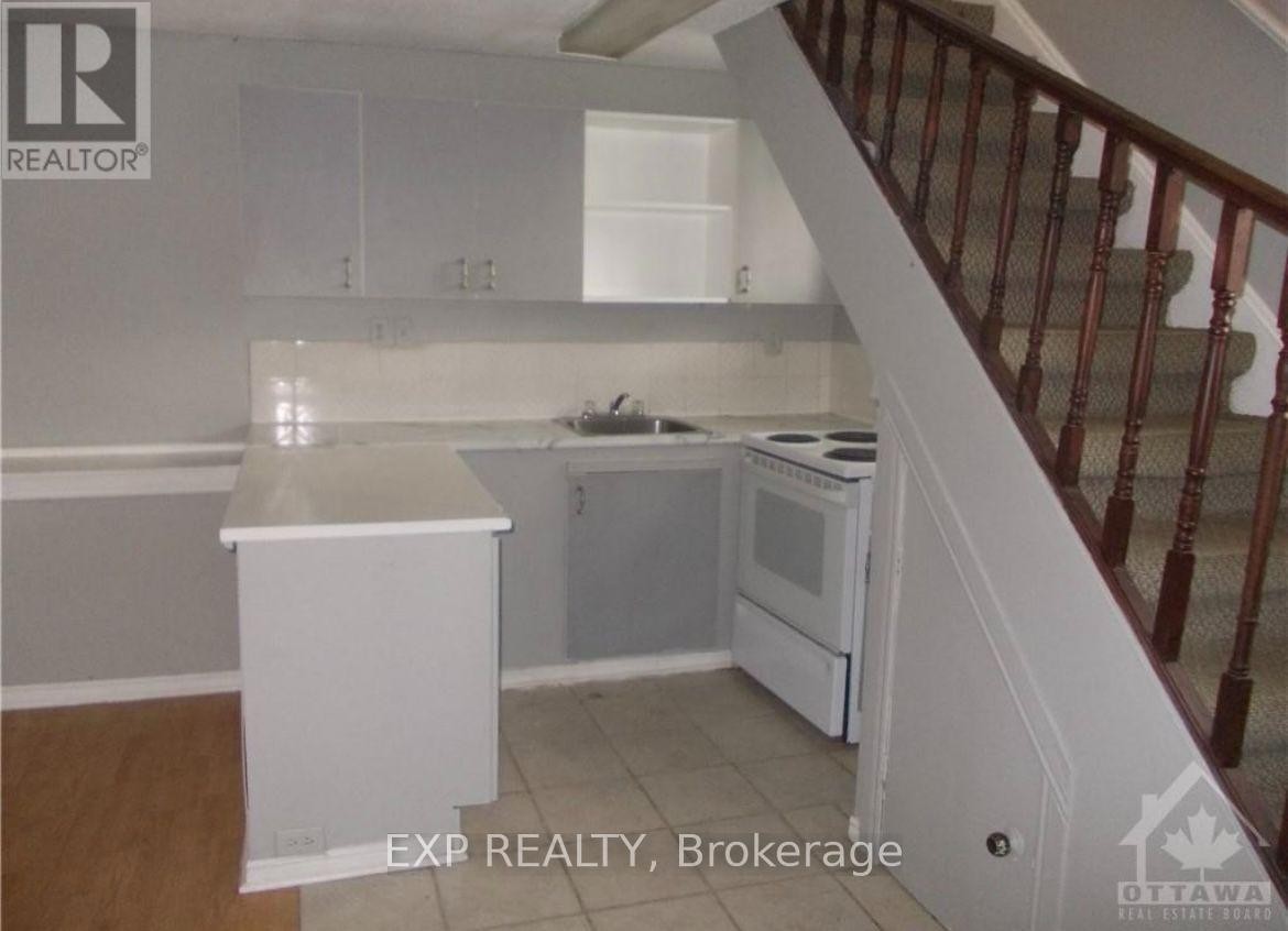 












23 LOWREY STREET

,
Ottawa,




Ontario
K1Y2S5

