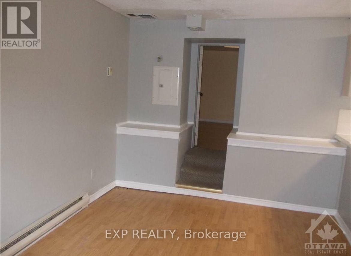 












23 LOWREY STREET

,
Ottawa,




Ontario
K1Y2S5

