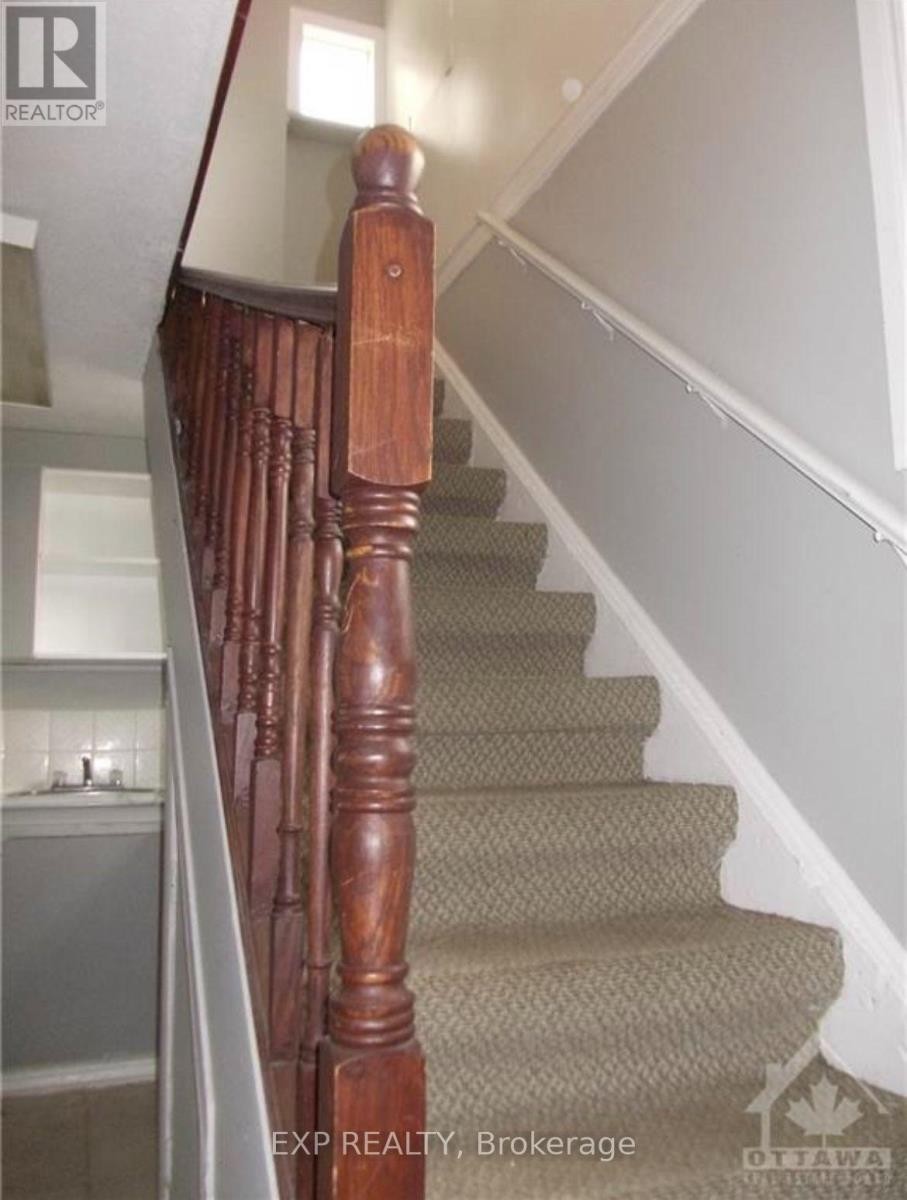 












23 LOWREY STREET

,
Ottawa,




Ontario
K1Y2S5

