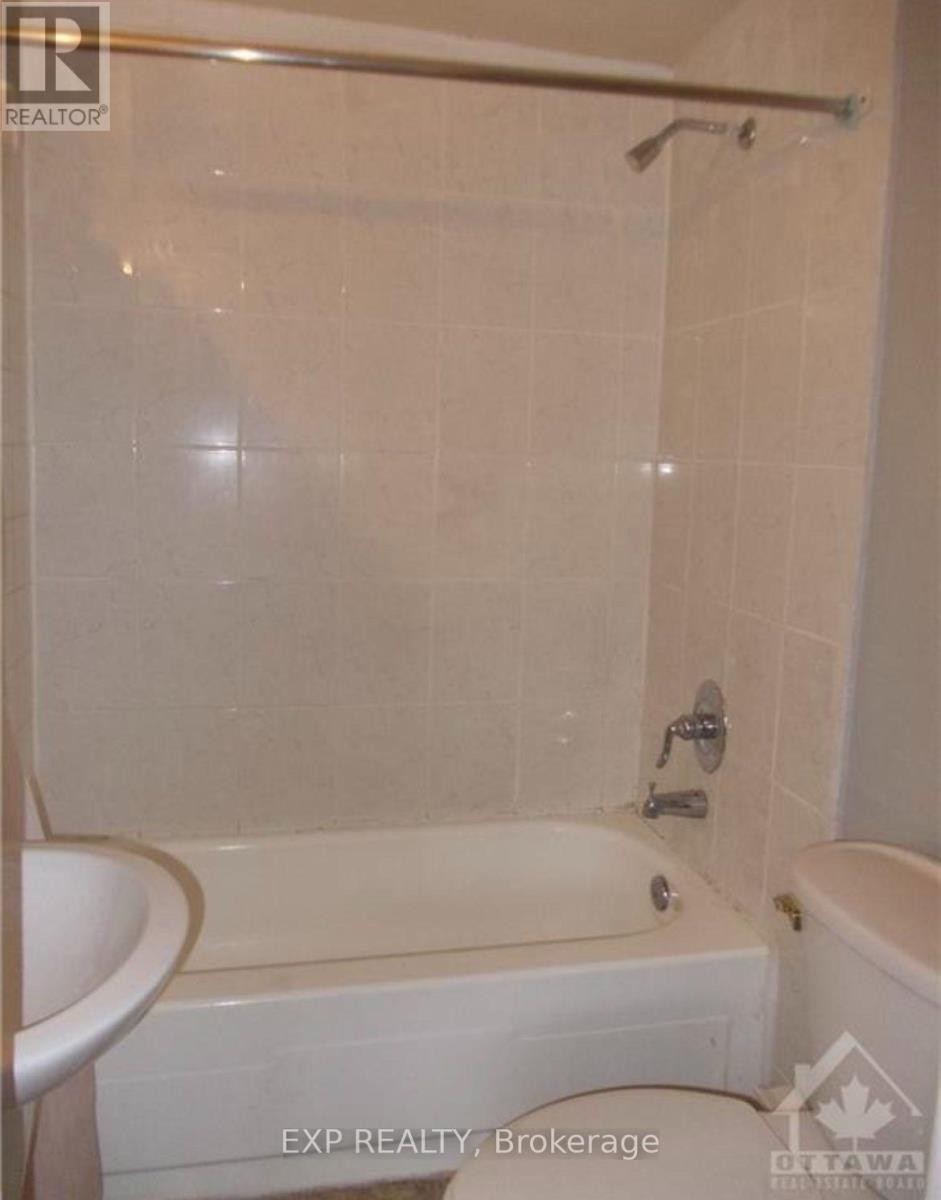 












23 LOWREY STREET

,
Ottawa,




Ontario
K1Y2S5

