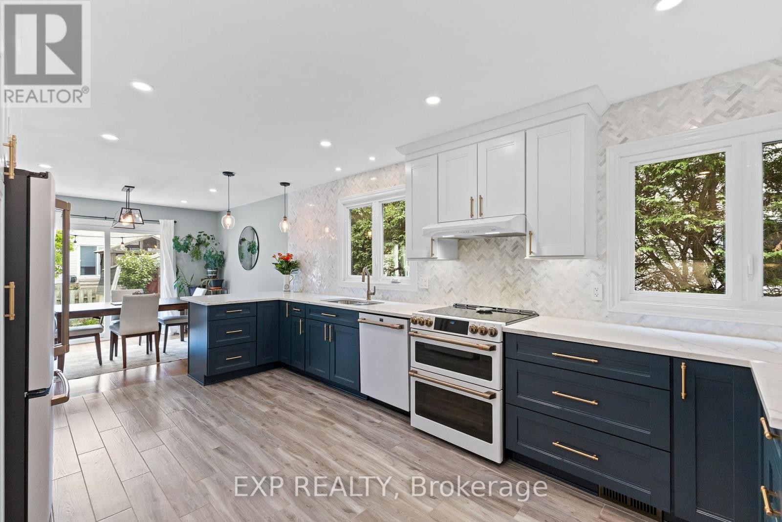 












41 BLUEGRASS DRIVE

,
Ottawa,




Ontario
K2M1G2

