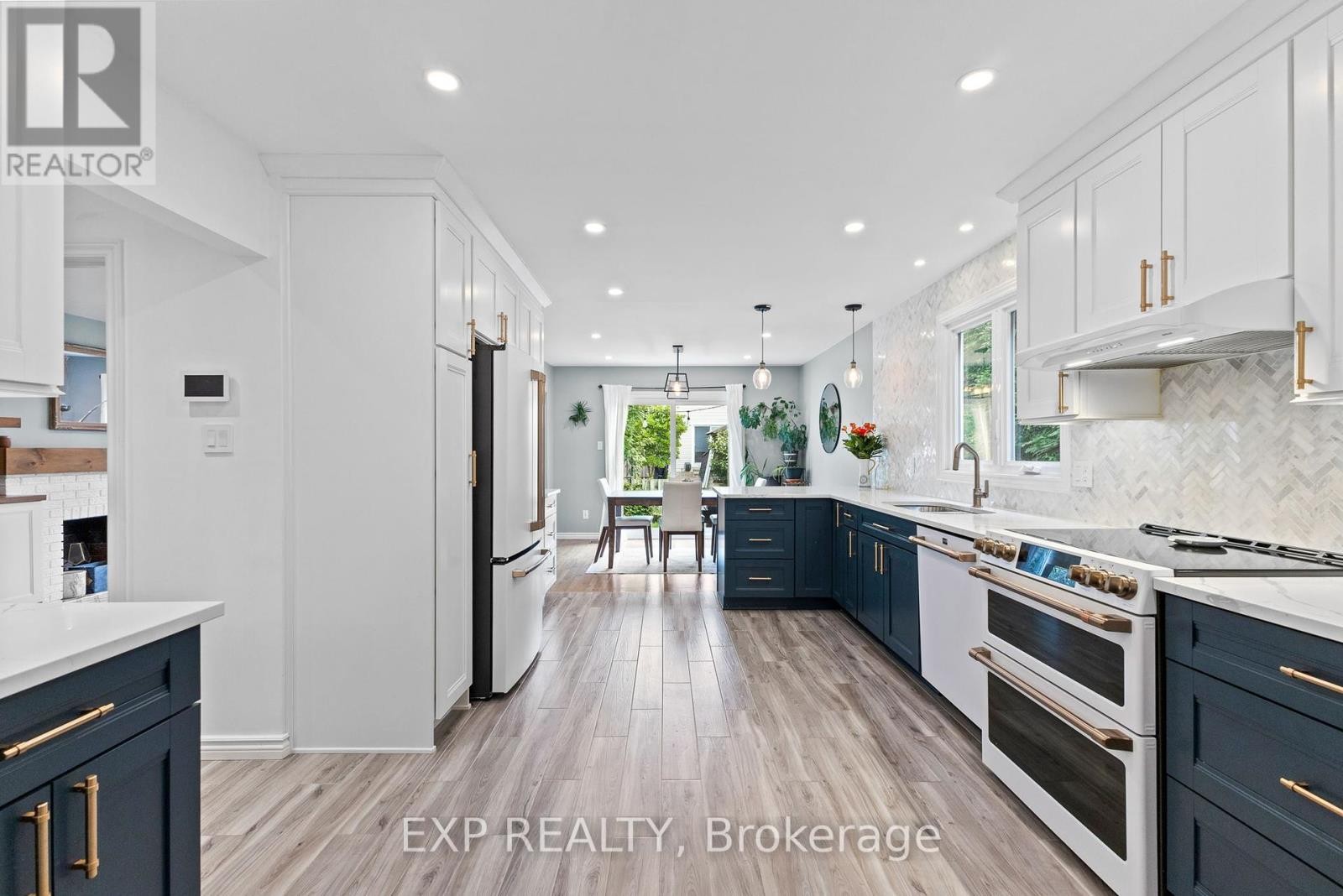 












41 BLUEGRASS DRIVE

,
Ottawa,




Ontario
K2M1G2

