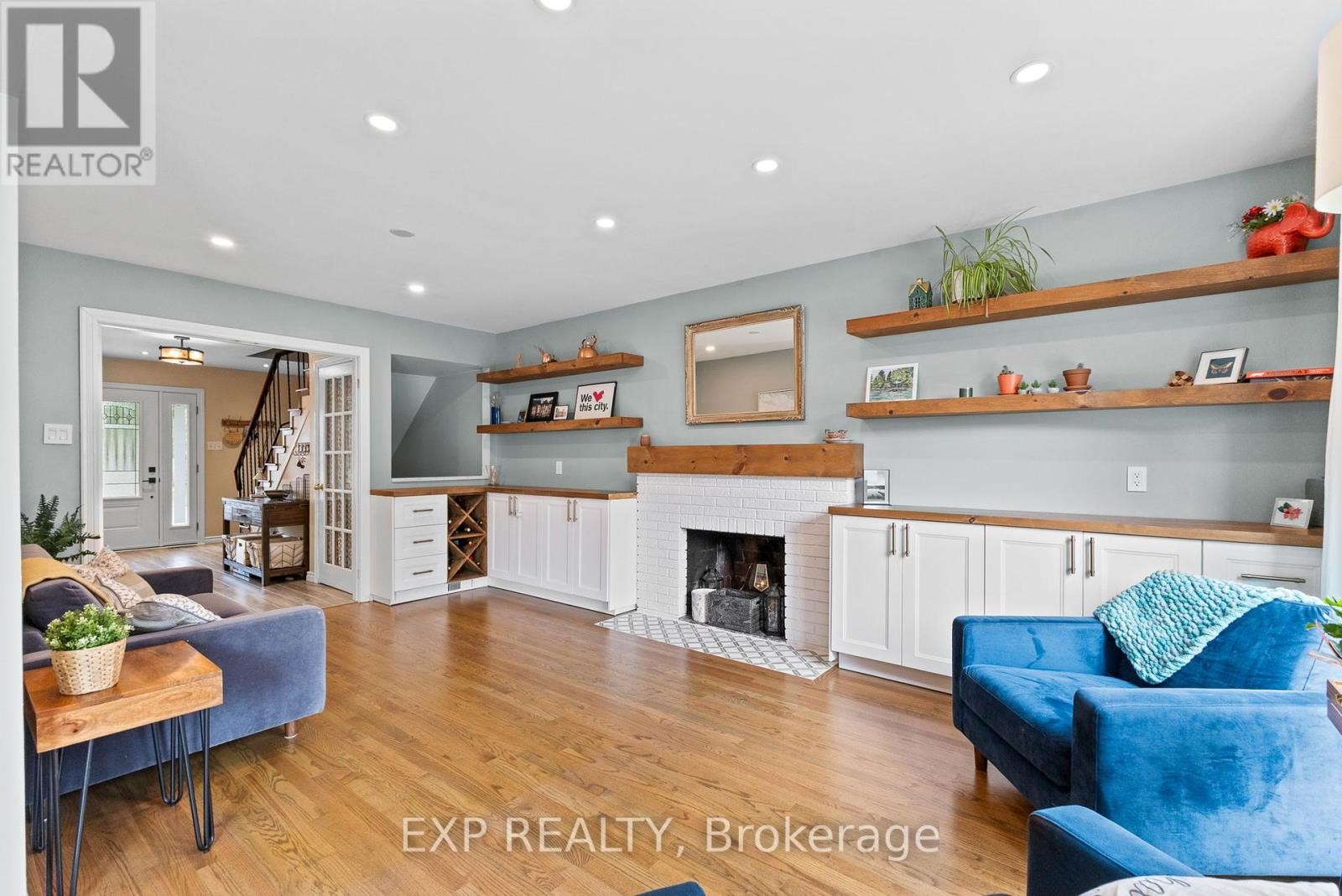 












41 BLUEGRASS DRIVE

,
Ottawa,




Ontario
K2M1G2

