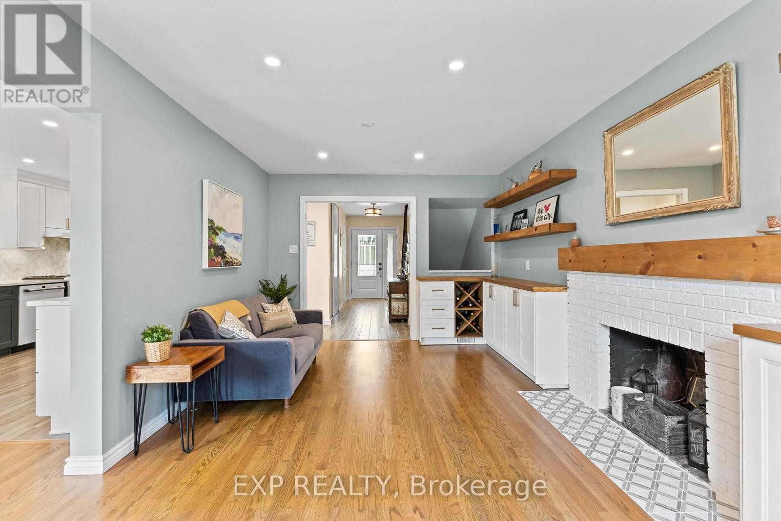 












41 BLUEGRASS DRIVE

,
Ottawa,




Ontario
K2M1G2


