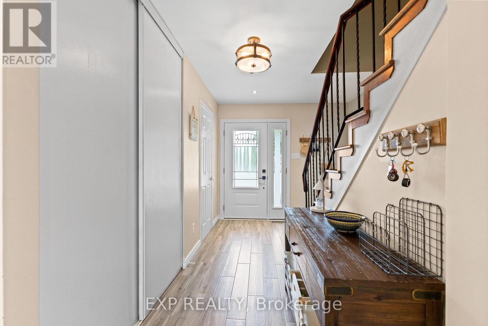 












41 BLUEGRASS DRIVE

,
Ottawa,




Ontario
K2M1G2

