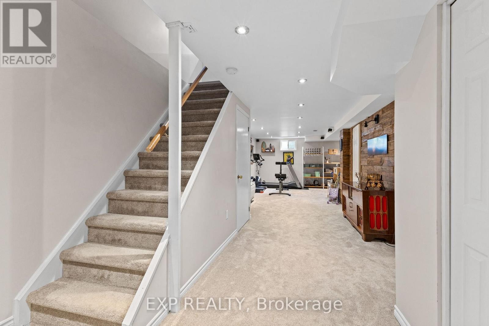 












41 BLUEGRASS DRIVE

,
Ottawa,




Ontario
K2M1G2

