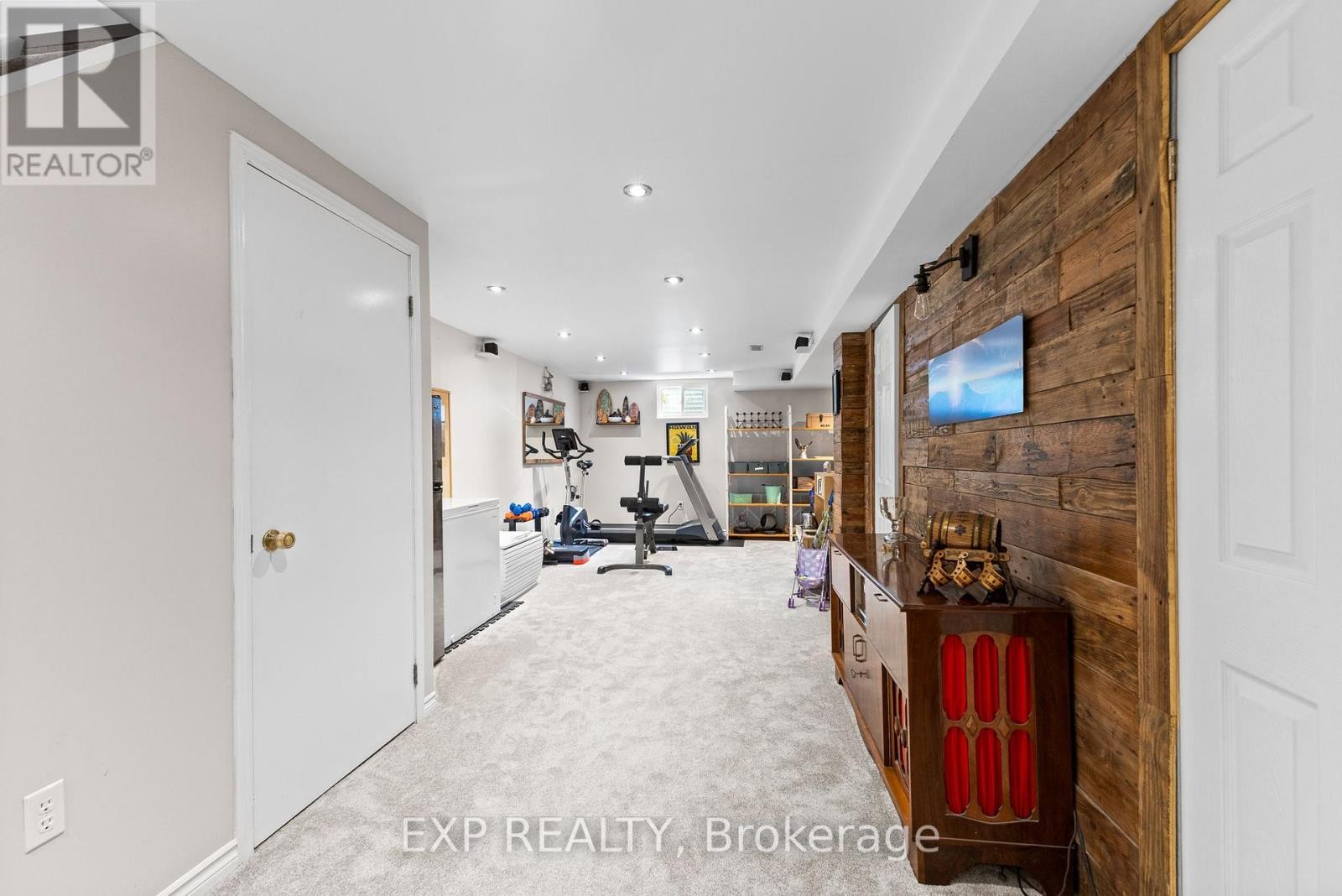 












41 BLUEGRASS DRIVE

,
Ottawa,




Ontario
K2M1G2

