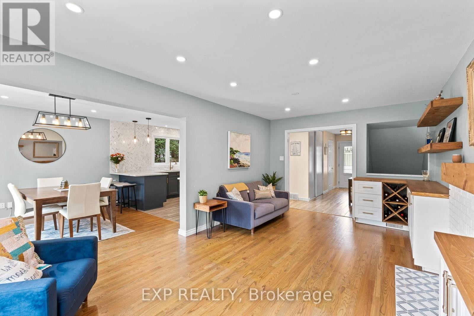 












41 BLUEGRASS DRIVE

,
Ottawa,




Ontario
K2M1G2

