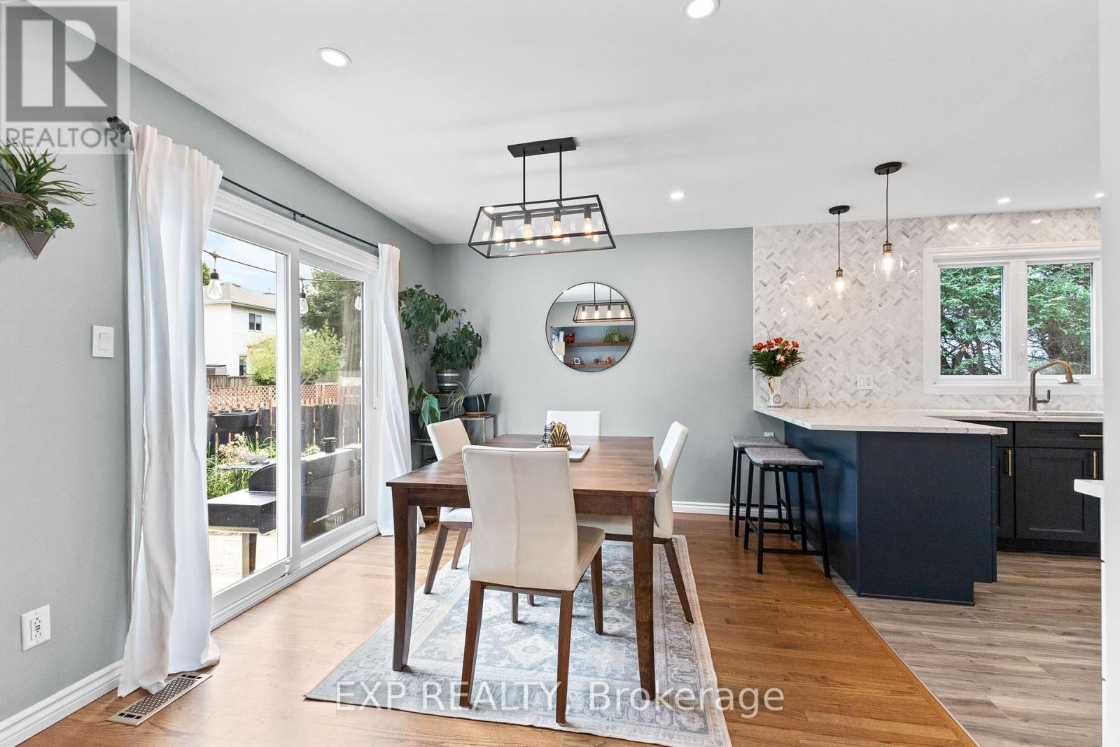 












41 BLUEGRASS DRIVE

,
Ottawa,




Ontario
K2M1G2

