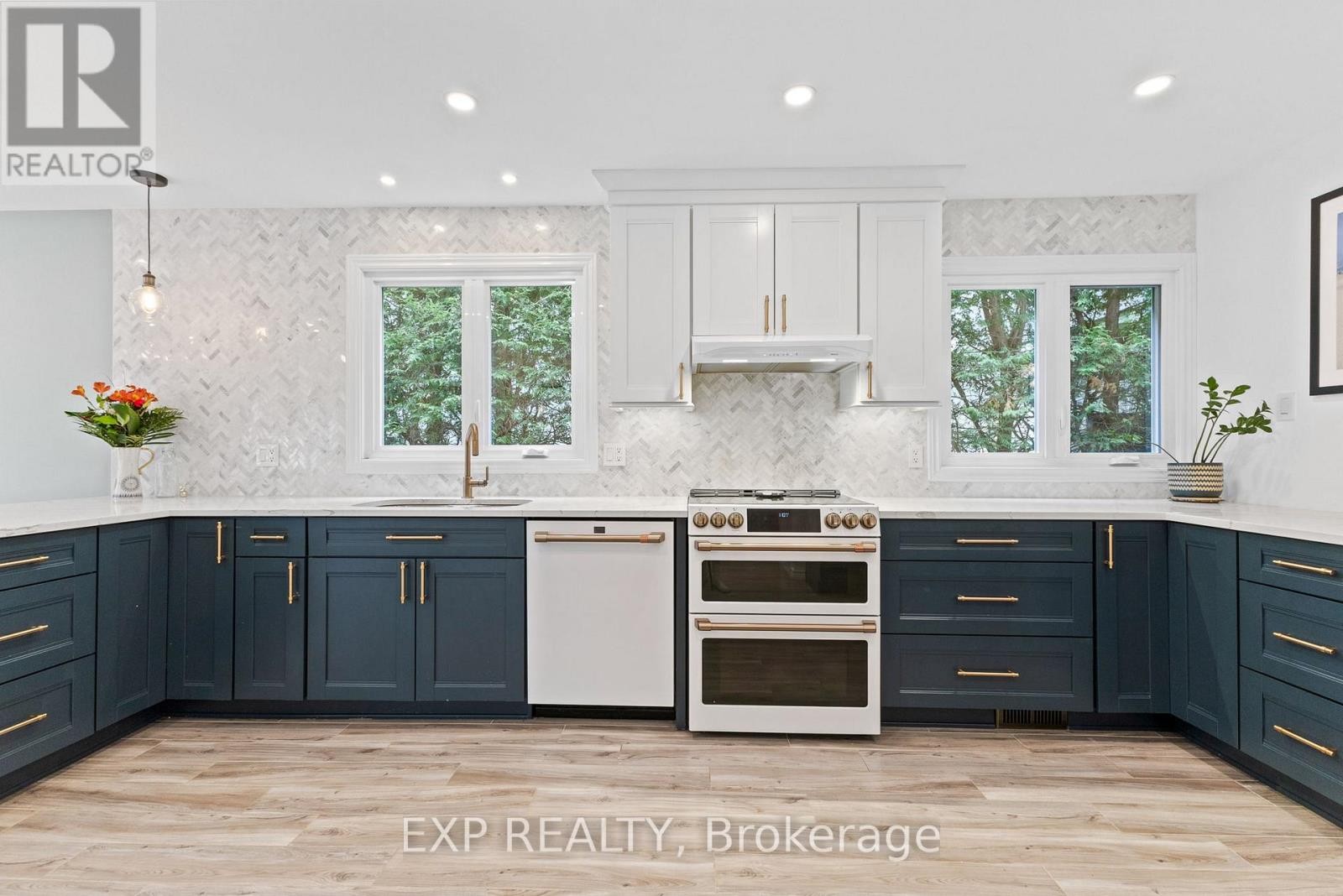 












41 BLUEGRASS DRIVE

,
Ottawa,




Ontario
K2M1G2

