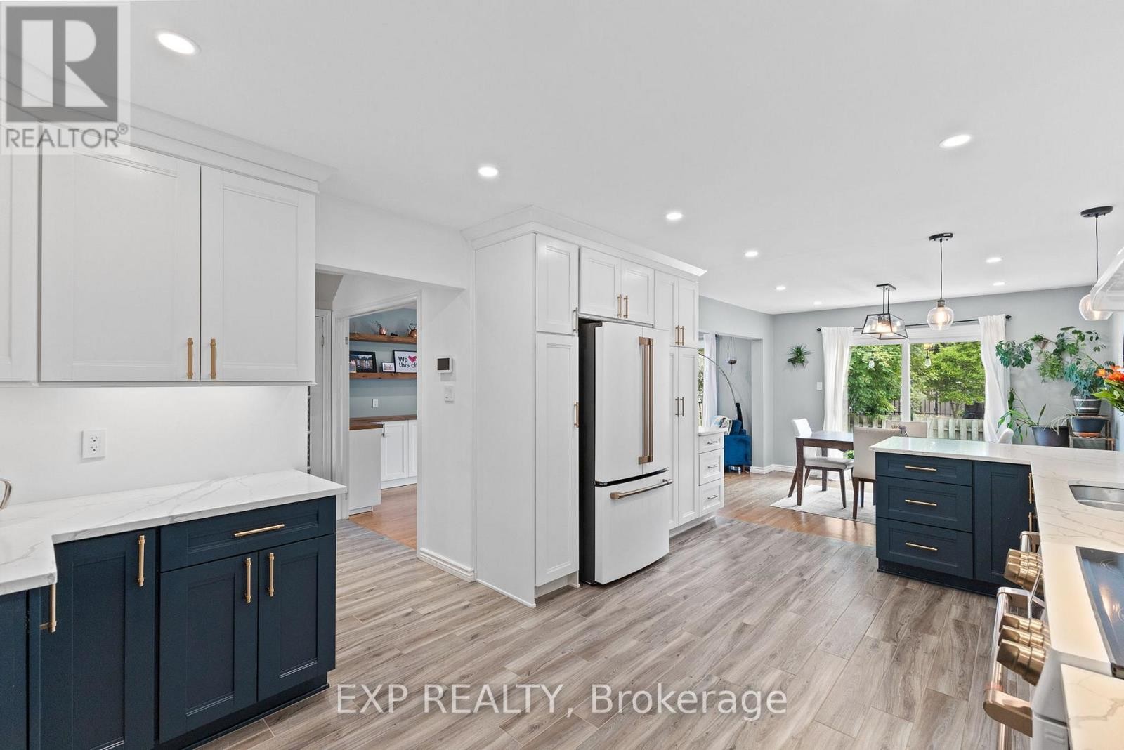 












41 BLUEGRASS DRIVE

,
Ottawa,




Ontario
K2M1G2

