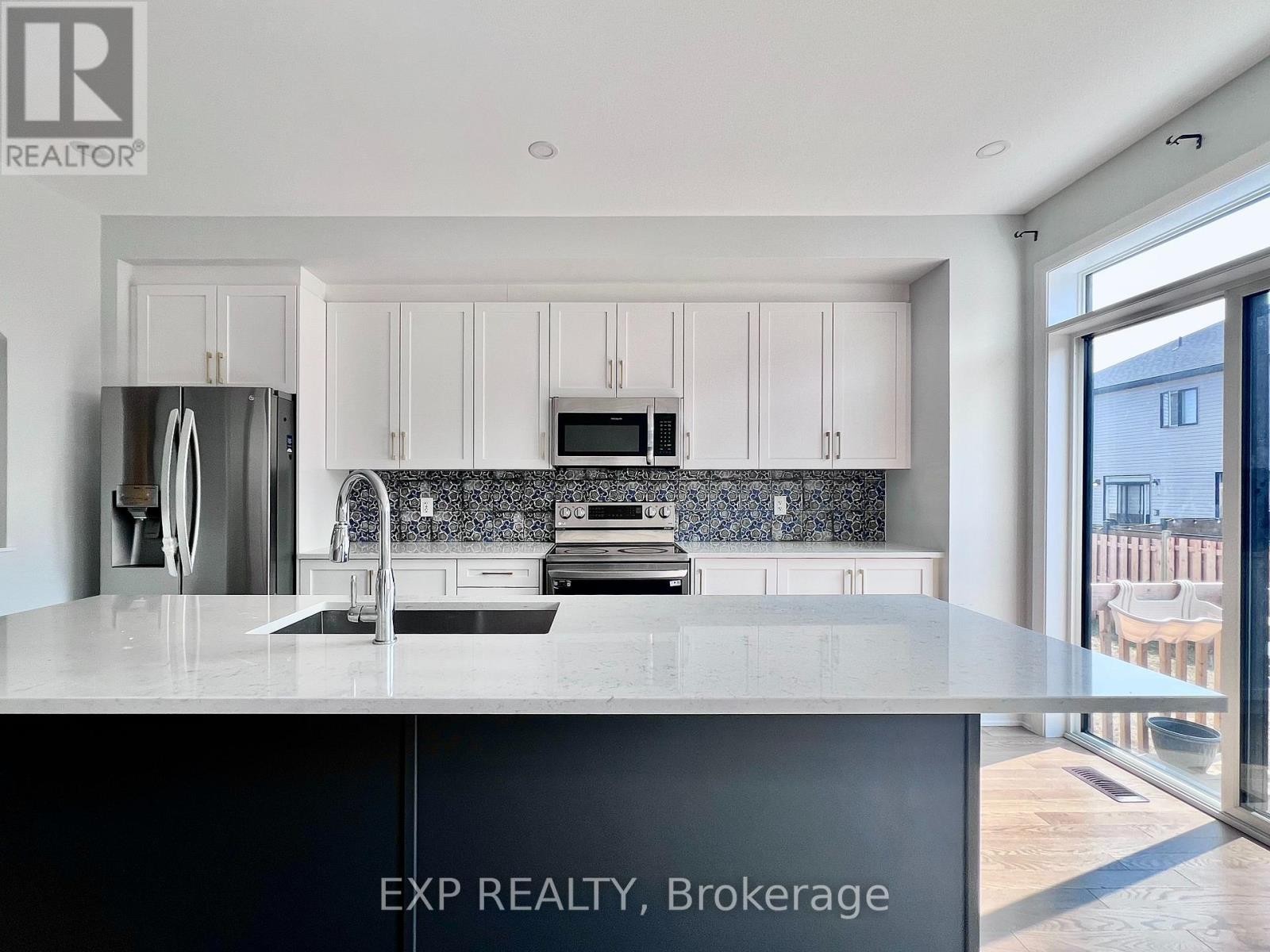 












343 RAHEEN COURT

,
Ottawa,




Ontario
K2J7C2

