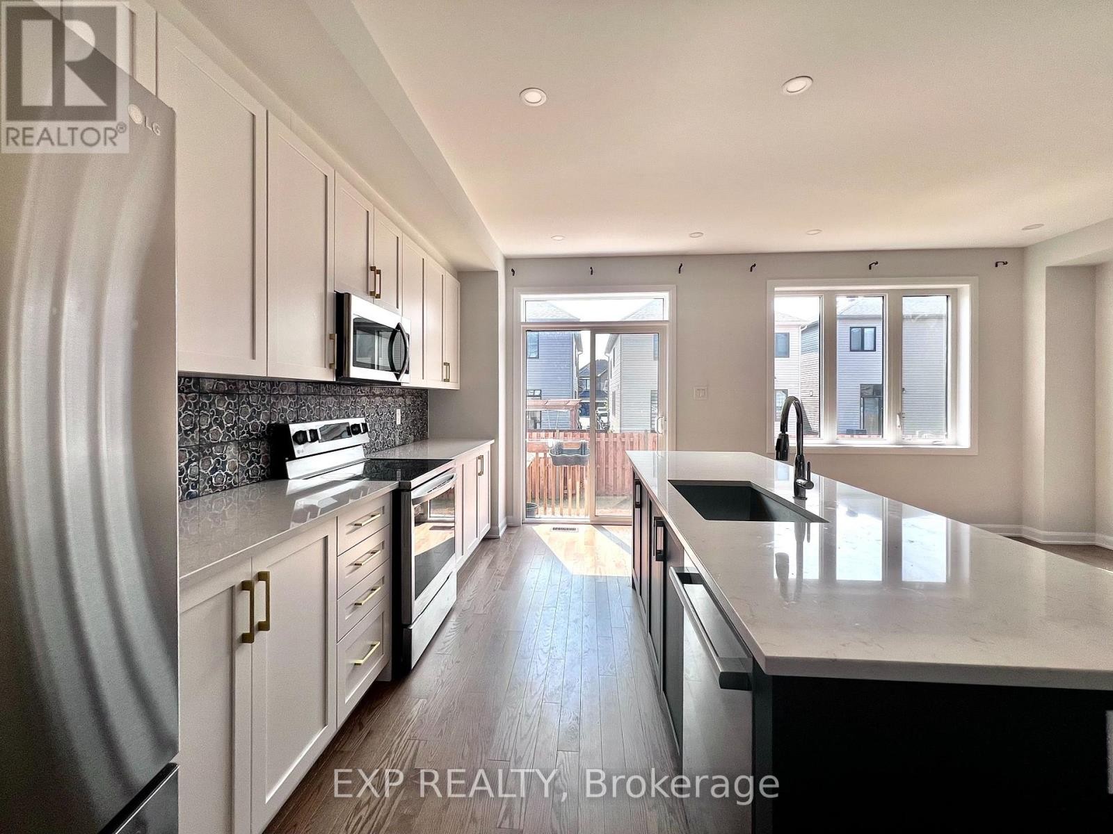 












343 RAHEEN COURT

,
Ottawa,




Ontario
K2J7C2

