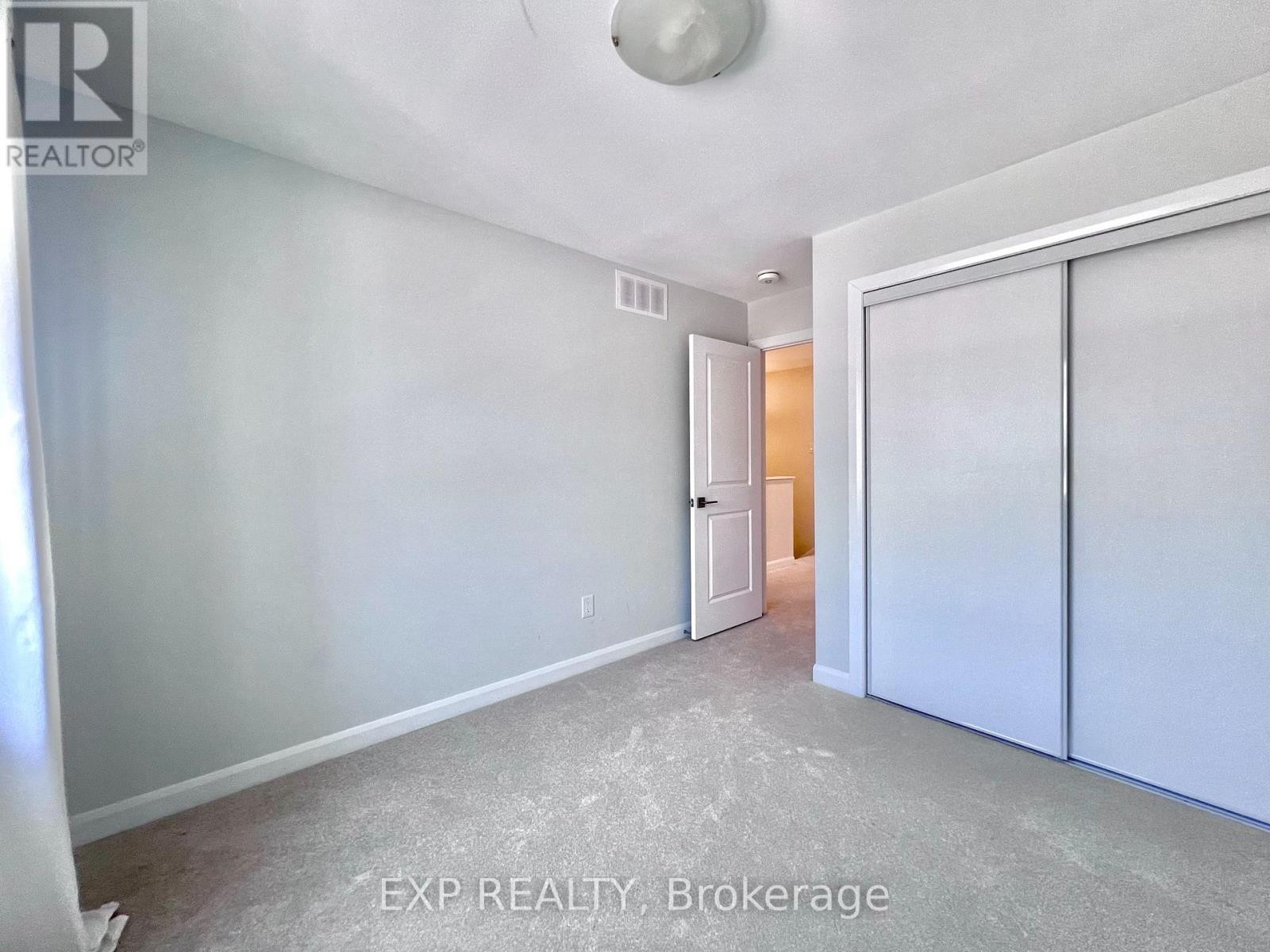 












343 RAHEEN COURT

,
Ottawa,




Ontario
K2J7C2

