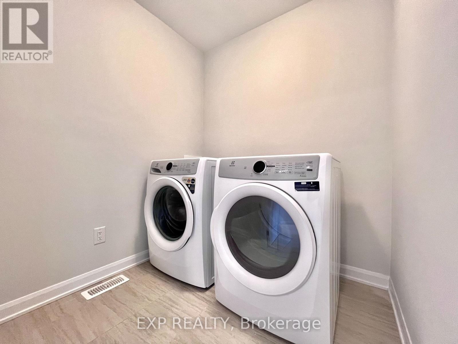 












343 RAHEEN COURT

,
Ottawa,




Ontario
K2J7C2

