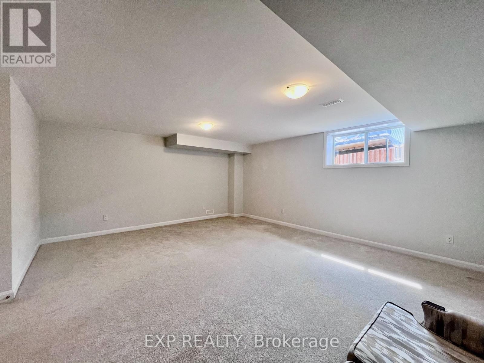 












343 RAHEEN COURT

,
Ottawa,




Ontario
K2J7C2

