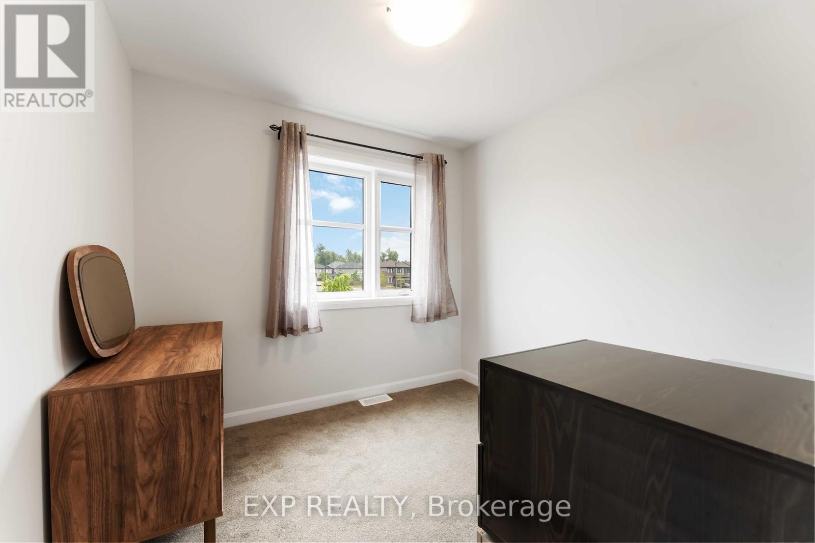 












729 DONERAILE WALK

,
Ottawa,




Ontario
K2J7B9

