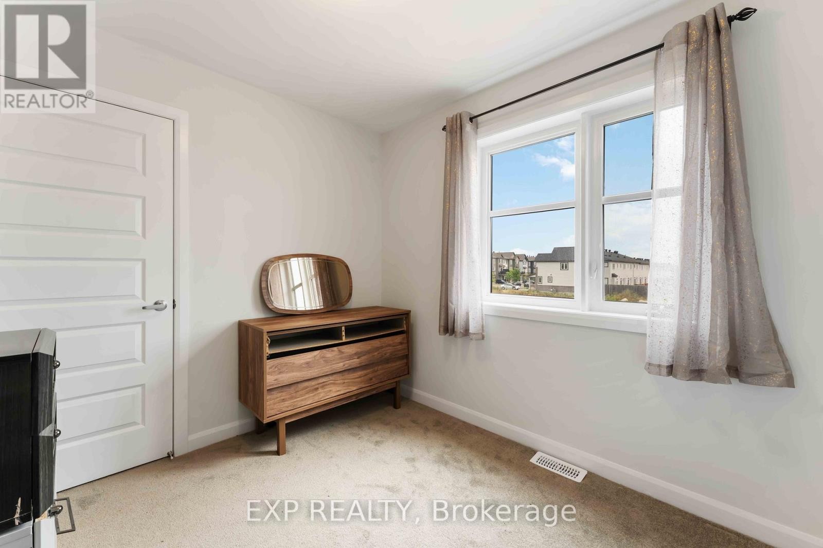 












729 DONERAILE WALK

,
Ottawa,




Ontario
K2J7B9

