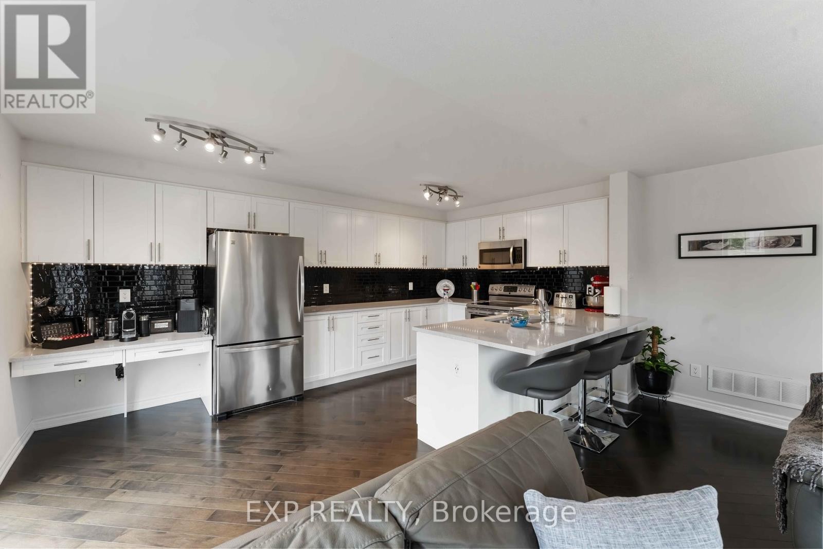 












226 PAR-LA-VILLE CIRCLE

,
Ottawa,




Ontario
K2S0T6

