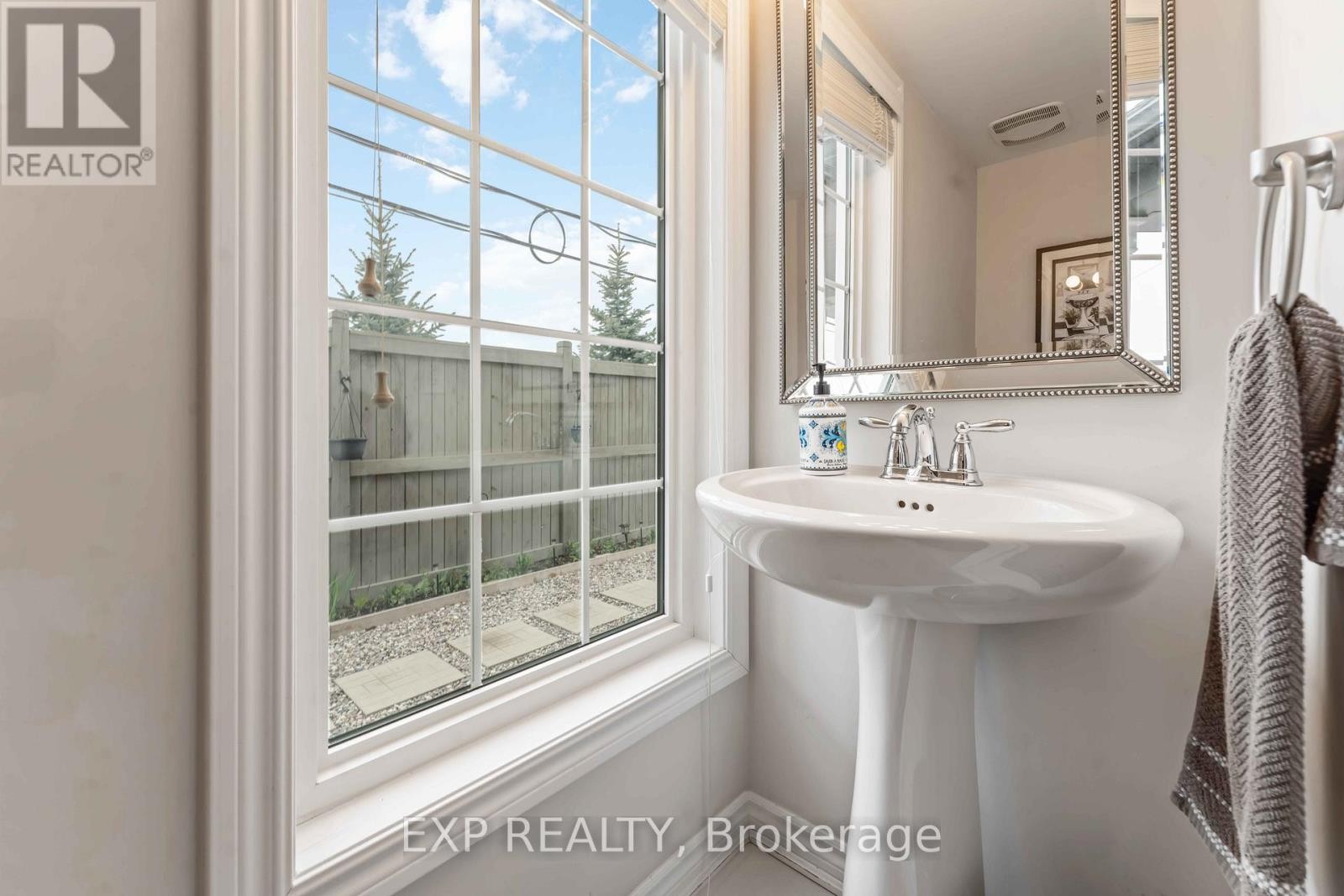 












226 PAR-LA-VILLE CIRCLE

,
Ottawa,




Ontario
K2S0T6

