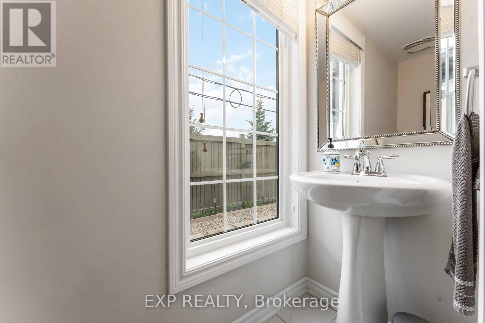 












226 PAR-LA-VILLE CIRCLE

,
Ottawa,




Ontario
K2S0T6

