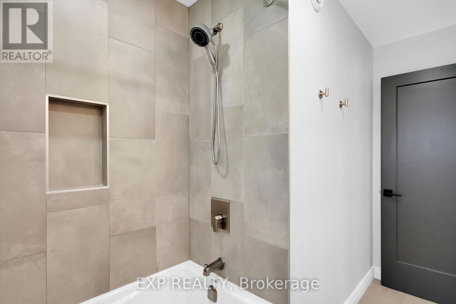 












6202 DEERMEADOW DRIVE

,
Ottawa,




Ontario
K4P1M9

