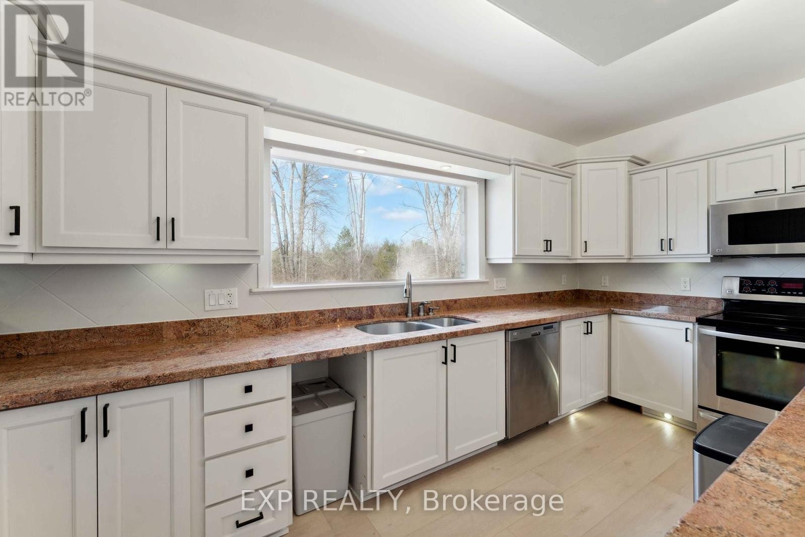 












6974 BANK STREET

,
Ottawa,




Ontario
K0A2P0

