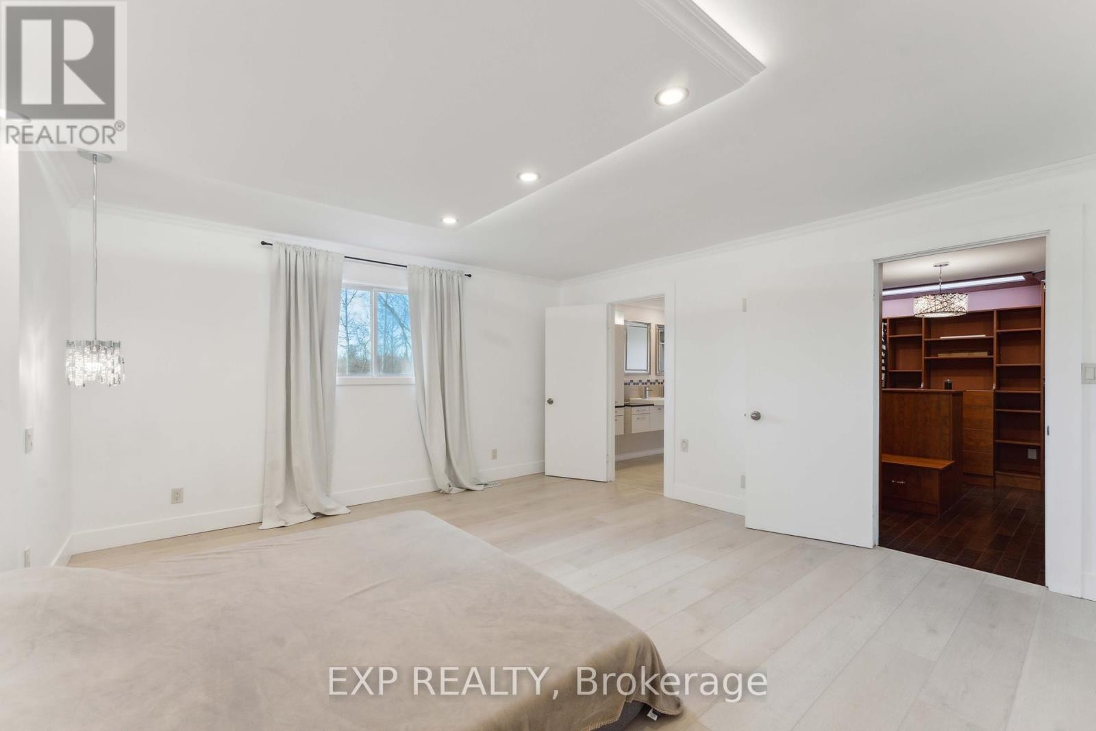 












6974 BANK STREET

,
Ottawa,




Ontario
K0A2P0

