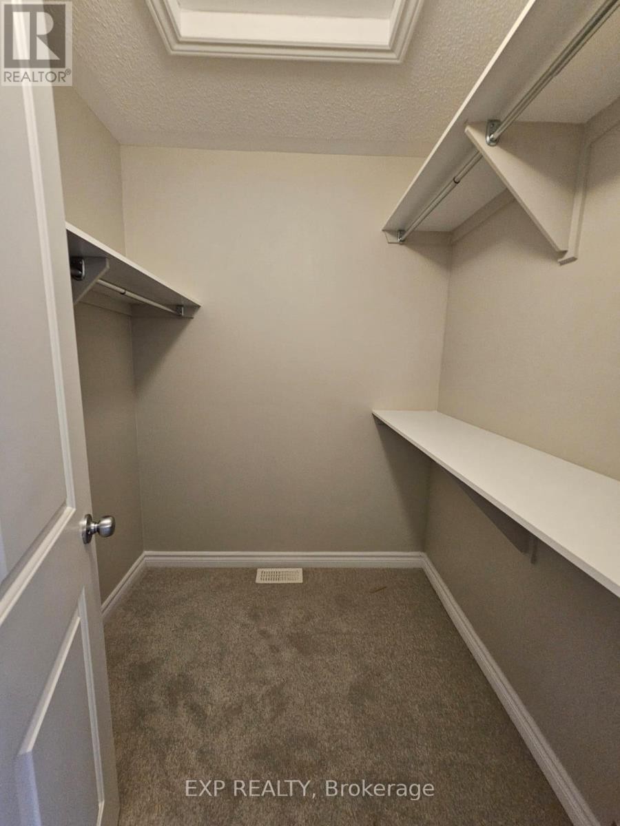 












213 HALYARD WAY

,
Ottawa,




Ontario
K2T0L2

