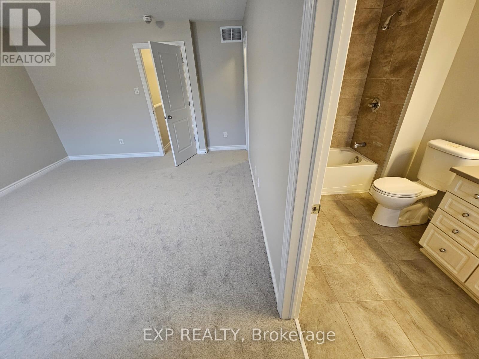 












213 HALYARD WAY

,
Ottawa,




Ontario
K2T0L2

