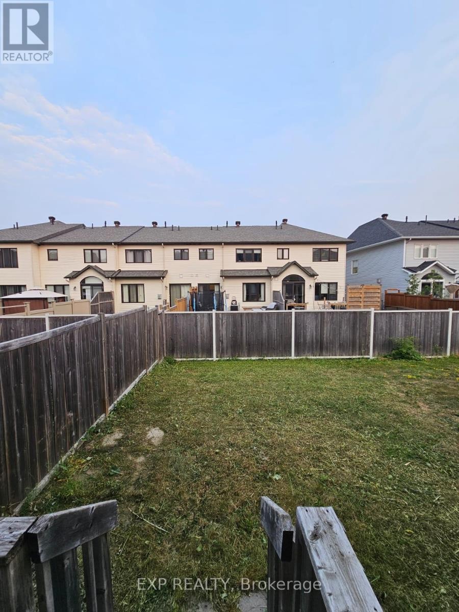 












213 HALYARD WAY

,
Ottawa,




Ontario
K2T0L2

