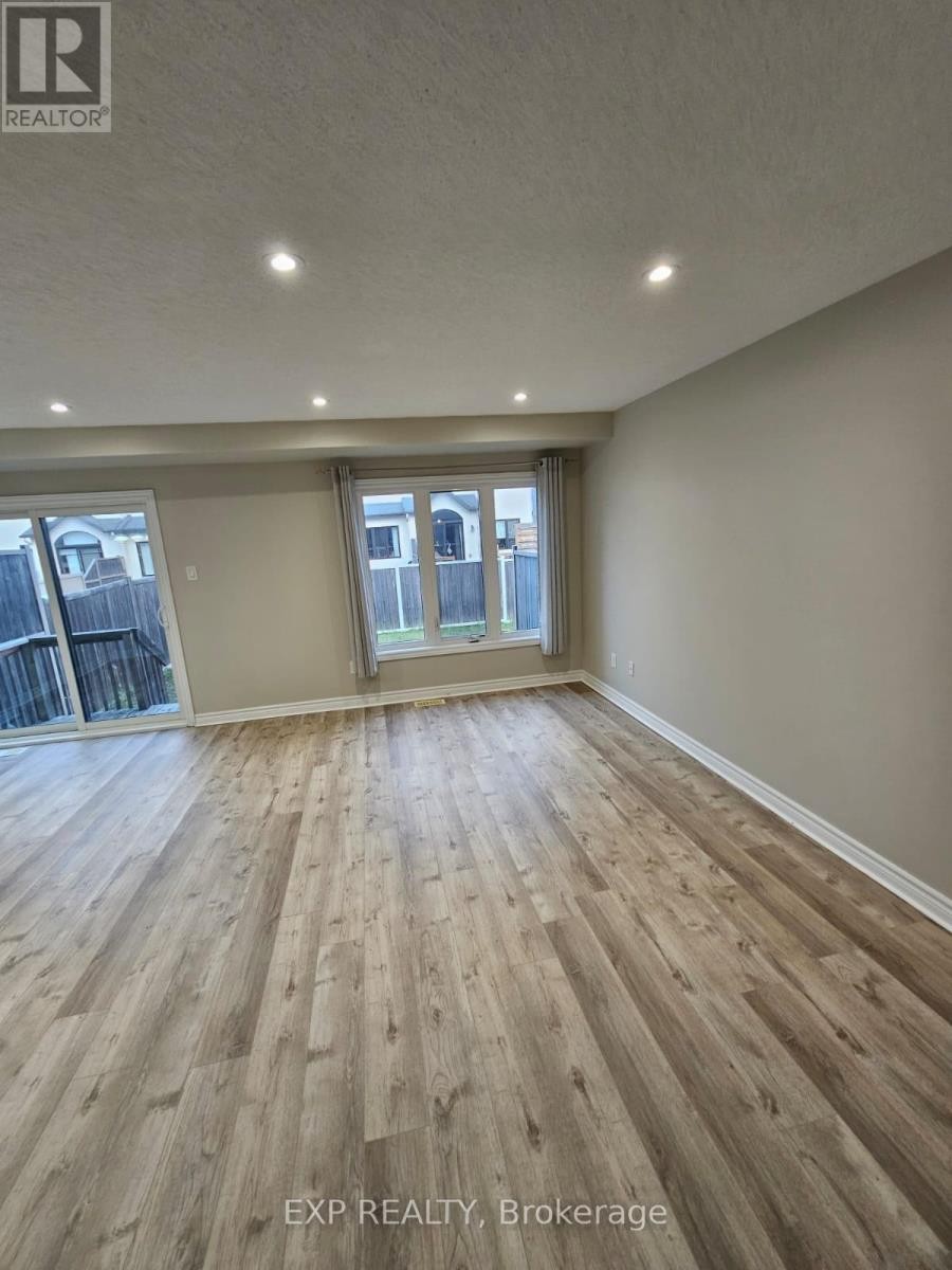 












213 HALYARD WAY

,
Ottawa,




Ontario
K2T0L2

