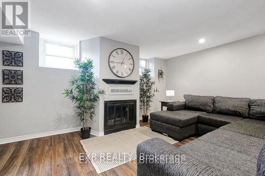 












1 - 244 CHARLOTTE STREET

,
Ottawa,




Ontario
K1N8L3


