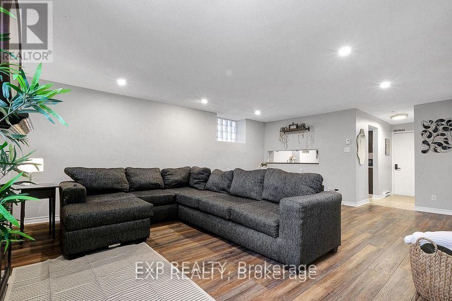 












1 - 244 CHARLOTTE STREET

,
Ottawa,




Ontario
K1N8L3

