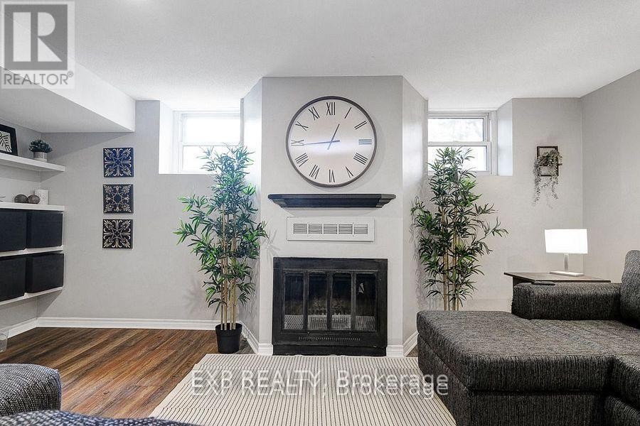 












1 - 244 CHARLOTTE STREET

,
Ottawa,




Ontario
K1N8L3

