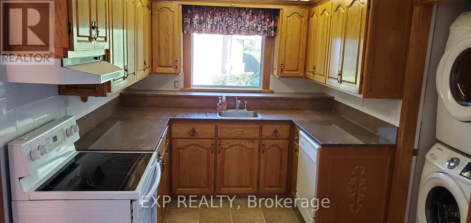 












113 RIDGEFIELD CRESCENT

,
Ottawa,




Ontario
K2H6T4

