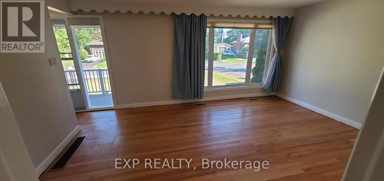 












113 RIDGEFIELD CRESCENT

,
Ottawa,




Ontario
K2H6T4


